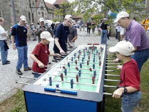 1-Tischkicker XXL / Kickertisch in Extragrösse für 8 Personen für Events ausleihen