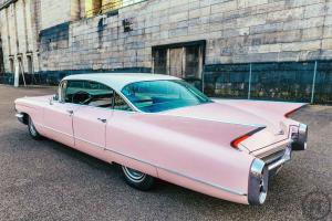 3-Oldtimer Pink Cadillac Sedan 1960 selbst fahren, Nürnberg
