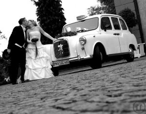 1-Hochzeitstaxi Traumhaftes, weißes Londontaxi für Hochzeits- und Sonderfahrten