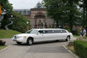 Lincoln Town Car Stretchlimousine in weiß