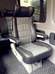 6-Sehr komfortabler Mercedes Sprinter Bus mit 9 verstellbaren Einzelsitzen und 220V Steckdosen.