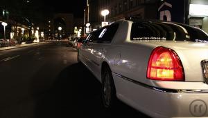 4-Luxuriöse, weiße Hochzeitslimousine, Stretchlimousine, Limousine, Partylimo