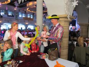 Ballonzauberei
5 Stunden 400,-Euro
8 Stunden 550,-Euro
