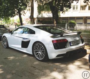 2-Audi R8 V10 plus