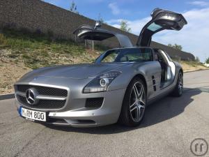 2-Mercedes Benz SLS AMG