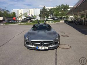 3-Mercedes Benz SLS AMG