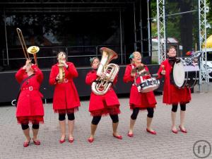 4-DAMEN-Marching-Action-Brassband! Viel Spass!