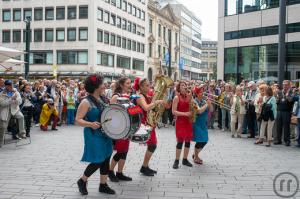 2-DAMEN-Marching-Actionband!
Ladies-Brassband! Viel Spass!