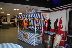 1-Bayrischer - Marktstand ~ Oktoberfest ~ Buffet Stand ~ Verkaufsstand ~ Nostalgiestand