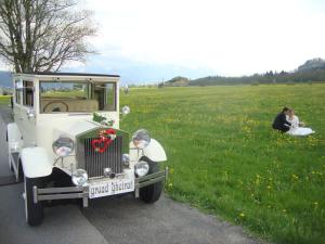 4-Hochzeitsauto -Oldtimer :Excalibur in weiß Cabrio,Imprial mit Kutschenfeeling ,Mercedes....
