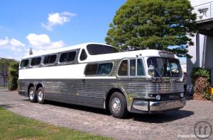 1-Historischer Greyhound Bus von 1956 als Hochzeitsfahrzeug