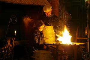 1-Handwerksvorführung - Schmieden Jahrmarkt, Handwerker