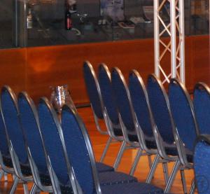2-Stuhl gemütlicher und eleganter Bankettstuhl in blau, Polsterstuhl, Stapelstuhl, Reihenbestu...
