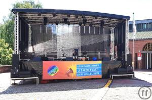 3-Event Festival Rundbogen Bühne 10,00m x 6,00m voll el.-hydraulische Höhe 6,10m mit Stat...