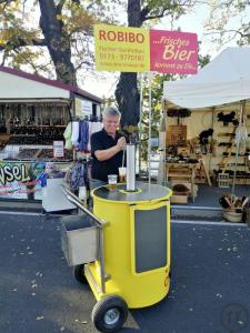 2-Mobile Event-Party-Fassbier-Station, auf dem gesamten Gelände umherfahrend; stromlos, kabellos,