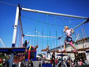 Klettergarten mit Bungee Trampolinen