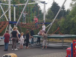 2-Klettergarten mit Bungee Trampolinen