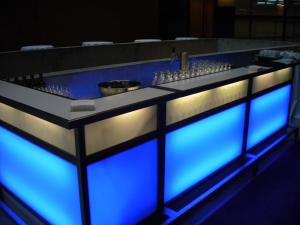 2-Beleuchtete Mobile Bar / Cocktailbar aus Berlin