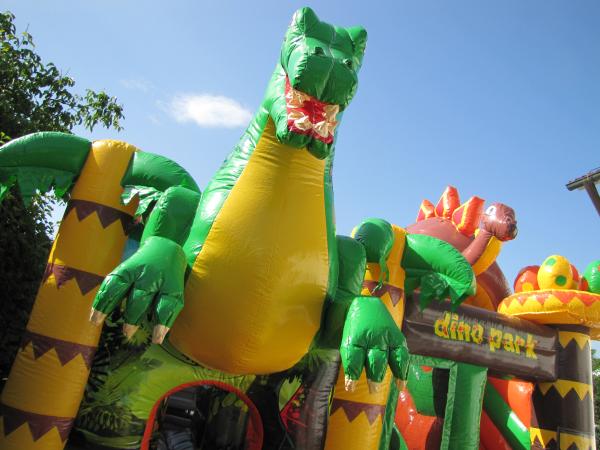 1-Hüpfburg Dino-Park mit Rutsche mieten für Ihre Veranstaltung
Ein Hingucker auf Ihrem Fest