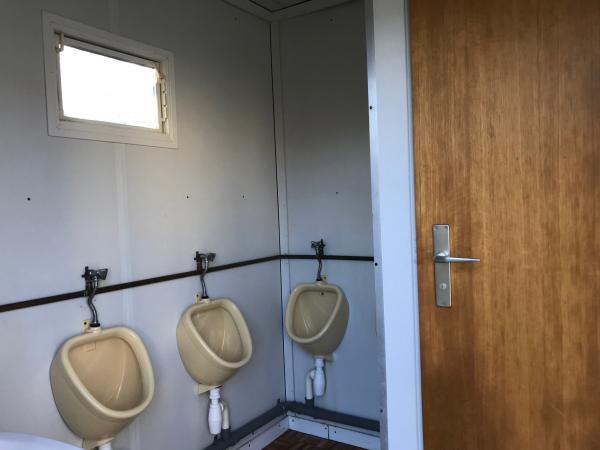 4-Toilettenwagen WC Wagen Anhänger Klowagen Toiletten Vermietung Container auf Fahrgestell