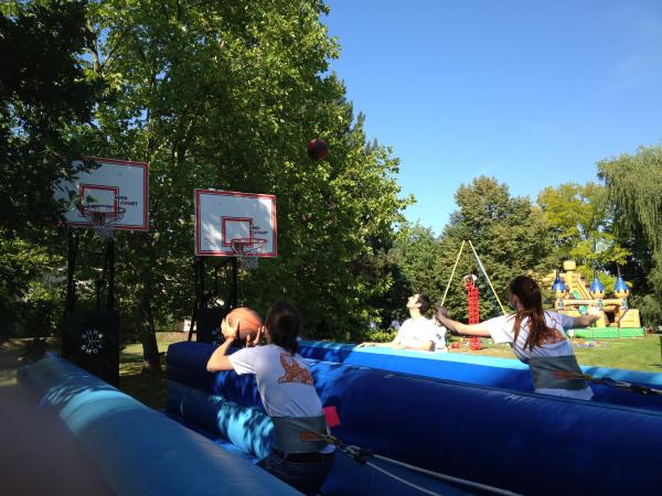 2-Bungee Basketball, Basketball