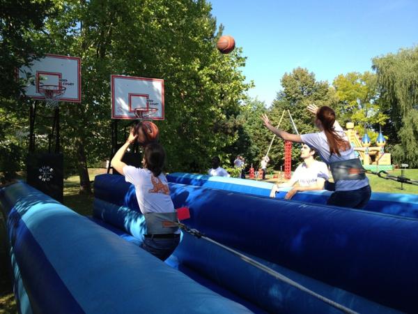 1-Bungee Basketball, Basketball