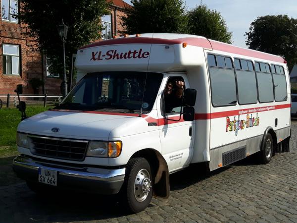 1-US-Ford E 350 Bus mit 17 Sitzen in U-Form