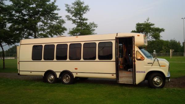 2-US-Oldtimerbus Ford E 350 mit 25 Sitzen