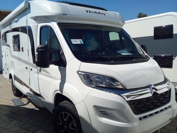 kompaktes Reisemobil Hobby V65GE Ontour Edition, wendiges Reisemobil für 2 Personen zur Miete, Euro6