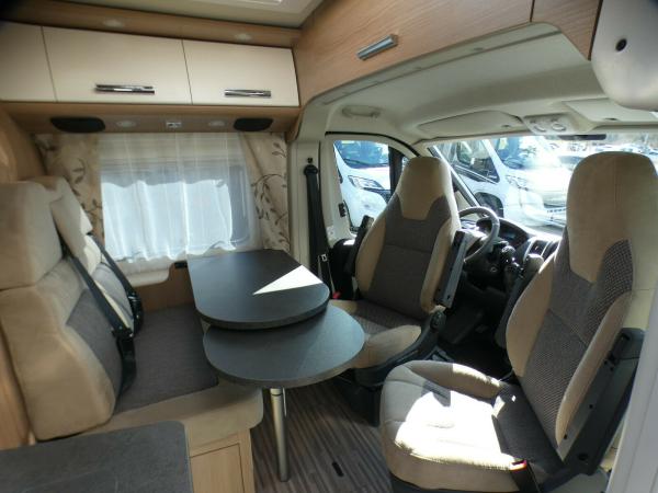 2-Malibu Van 600 LE, Wohnmobil mit Längsbett, Modell 2019, inkl. Camping-Möbel