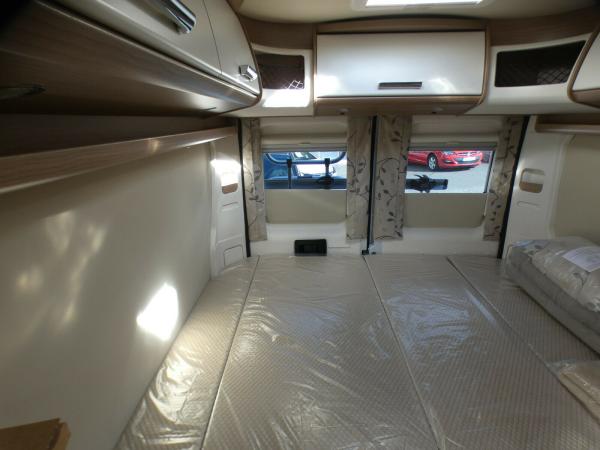 5-Malibu Van 600 LE, Wohnmobil mit Längsbett, Modell 2019, inkl. Camping-Möbel