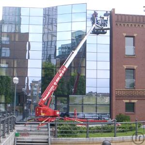 2-Anhängerbühne mit 15 m Arbeitshöhe