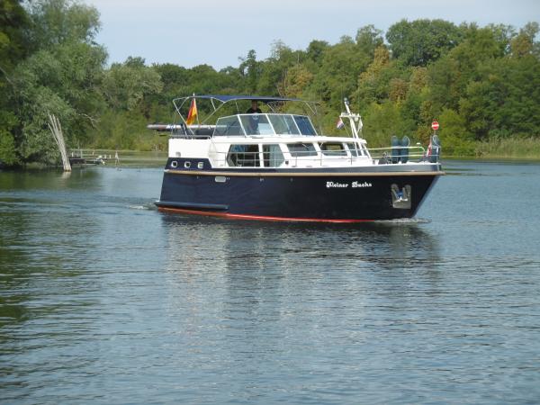 Motoryacht DACHS in Berlin bis 12 Personen mit Skipper