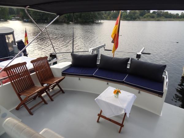 3-Motoryacht DACHS in Berlin bis 12 Personen mit Skipper