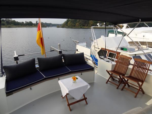 4-Motoryacht DACHS in Berlin bis 12 Personen mit Skipper