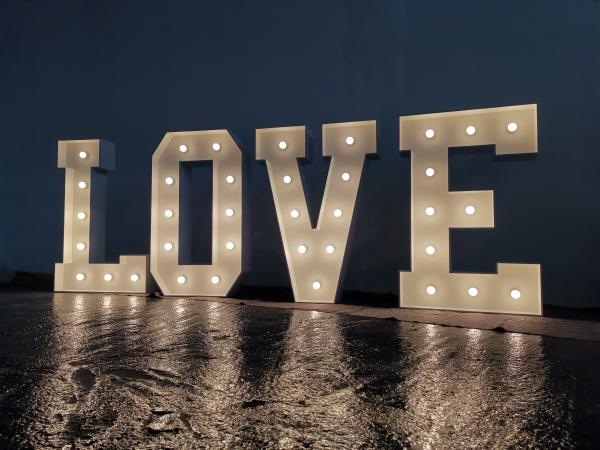 2-Leuchtbuchstaben für Hochzeit XXL LED mieten HIGHLIGHT 2020