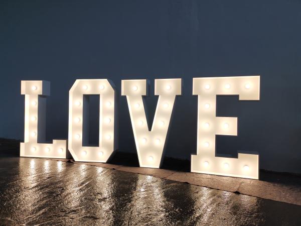 4-Leuchtbuchstaben für Hochzeit XXL LED mieten HIGHLIGHT 2020