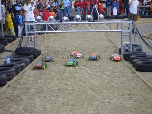 RC-Car Racing - 10 ferngesteuerte Elektrorennautos im Maßstab 1:10 - inkl. Personal