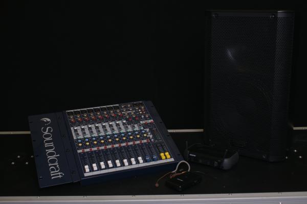 1-Präsentations - und Moderationsanlage inkl. 2 x AKG Funkmikrofone