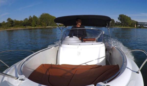 3-selber Motorboot fahren auf dem Rhein