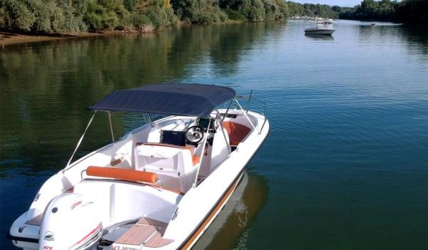 6-selber Motorboot fahren auf dem Rhein
