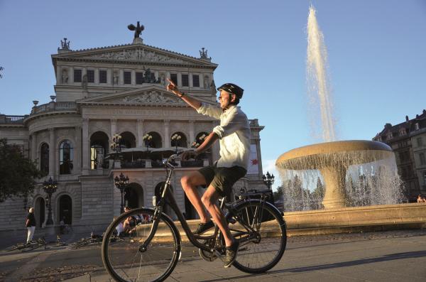 1-Radtour Frankfurt: Stadtführung per Fahrrad zu Skyline, Goethe, und Apfelwein