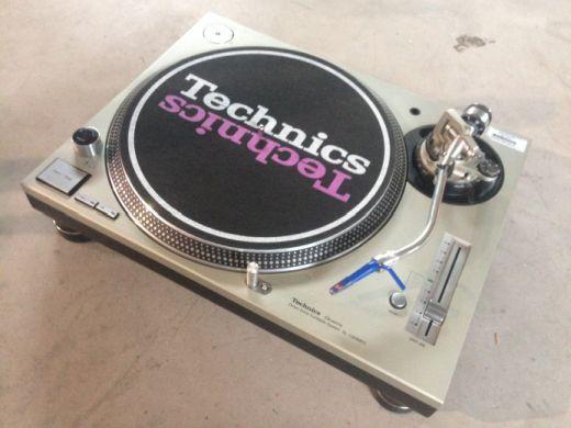 4-Plattenspieler Technics 1210 / 1200 MK5