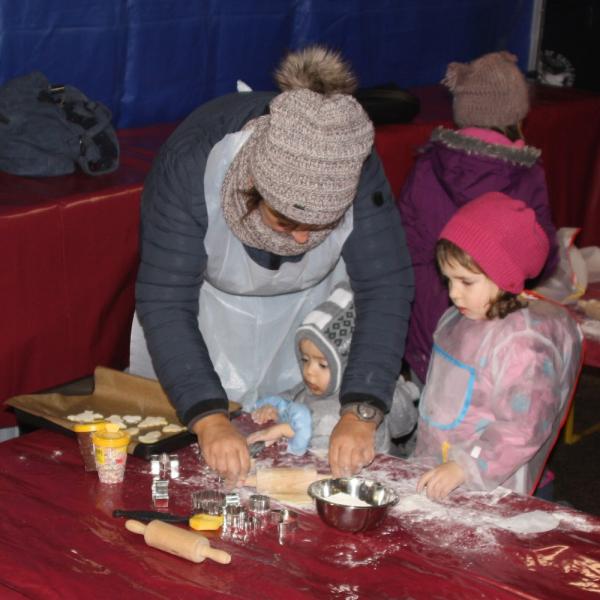 4-Kinderbäckerei / Weihnachtsbäckerei / Bäckerei / Kekse backen