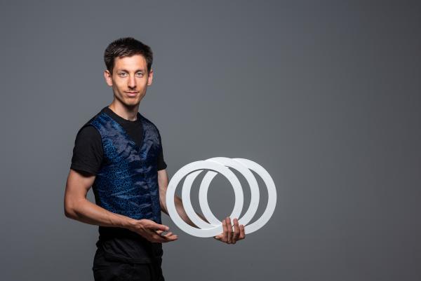 6-Jongleur Chris Blessing - Artistik, Comedy, Feuershows, Leuchtshows und Kleinkunst