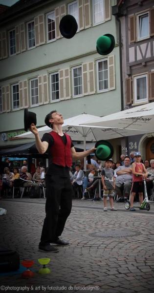 4-Jongleur Chris Blessing - Artistik, Comedy, Feuershows, Leuchtshows und Kleinkunst