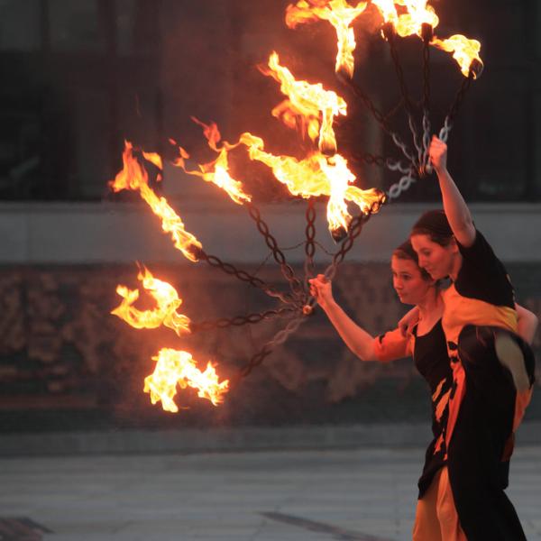 2-Einzigartige Feuershow für die Region Stuttgart als Einzel - oder Paarshow 15 bis 25 Min. bu...