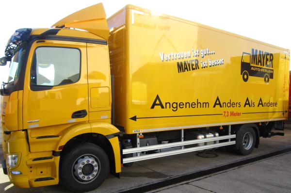 1-18 t Actros Koffer mit Ladebordwand L/B/H 7,30 m / 2,48 m / 2,60 m