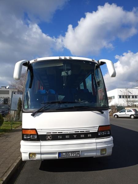 2-50er Reisebus mit Fahrer ab Düsseldorf zu vermieten. Jetzt kostenlose Anfrage für Ihre ...