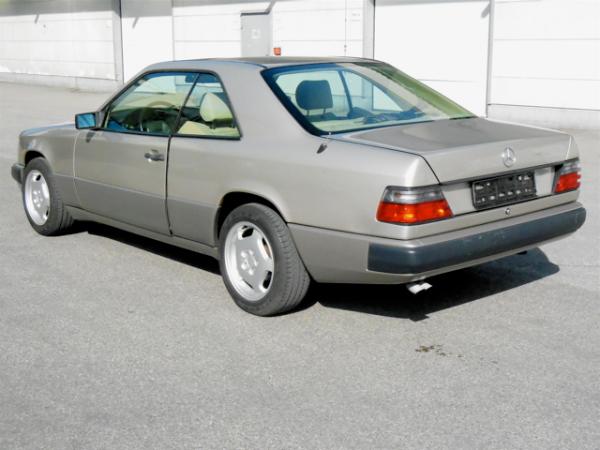 2-Mercedes Benz 300 CE W124